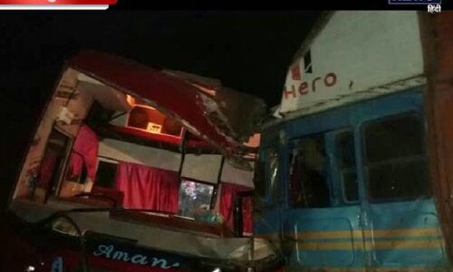 शाहजहांपुर में सड़क हादसा, 18 लोग घायल 