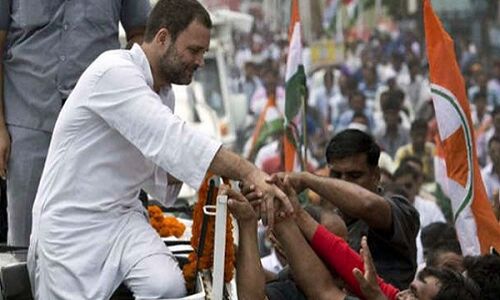 राहुल गांधी के रोड शो में लगे PM मोदी के नारे, लहराया BJP का झंडा