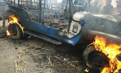 बिहार के भोजपुर जिले में हॉकर की गोली मारकर हत्या, गुस्साई भीड़ ने पुलिस जीप में लगाई आग