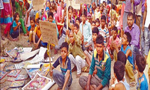 2000 दलित मुस्लिम धर्म अपनाने को तैयार, क्षेत्र में मचा है हड़कम्प 2000 दलित मुस्लिम धर्म अपनाने को तैयार, क्षेत्र में मचा है हड़कम्प