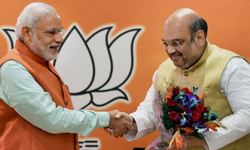 गुजरात चुनाव: हार्दिक-राहुल के बयानों के हमले के बाद BJP लाएगी घोषणापत्र