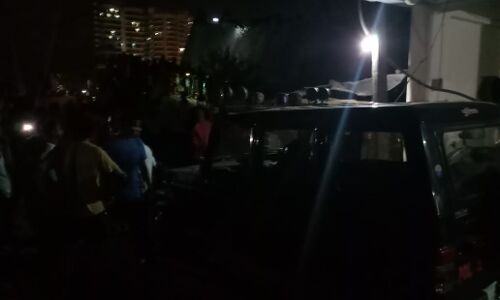 नोएडा में दो बिल्डिंग गिरी, कई लोंगों के दबे होने की आशंका, सीएम योगी ने डीएम से ली जानकारी नोएडा में दो बिल्डिंग गिरी, कई लोंगों के दबे होने की आशंका, सीएम योगी ने डीएम से ली जानकारी