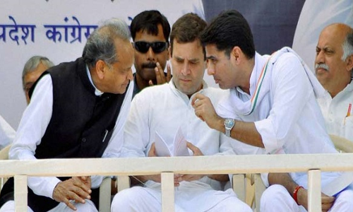 पायलट को पटखनी देने में गहलोत पूरी तरह कामयाब, कांग्रेस और गहलोत की साख को लगा बट्टा पायलट को पटखनी देने में गहलोत पूरी तरह कामयाब, कांग्रेस और गहलोत की साख को लगा बट्टा