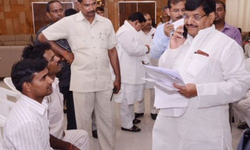 शिवपाल ने किया अखिलेश को फोन, क्या कहा जानिए पूरी बात