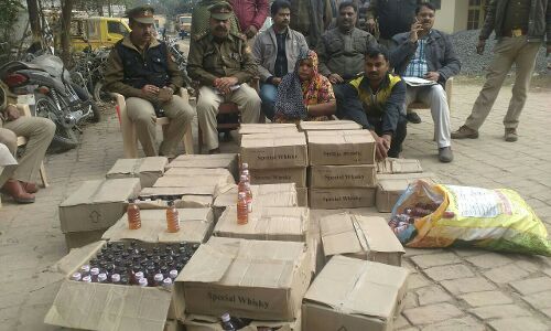 हरदोई पुलिस ने चुनाव में प्रयोग होने वाला शराब का जखीरा पकड़ा, महिला समेत 3 अभियुक्त गिरफ्तार हरदोई पुलिस ने चुनाव में प्रयोग होने वाला शराब का जखीरा पकड़ा, महिला समेत 3 अभियुक्त गिरफ्तार