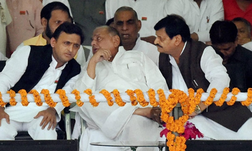 मुलायम सिंह ने अब शाम को सबको सैफई बुलाया, शिवपाल की होगी घर वापसी चर्चा!