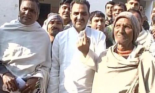 #UPPolls2017 : केंद्रीय मंत्री संजीव बाल्यान ने किया मतदान #UPPolls2017 : केंद्रीय मंत्री संजीव बाल्यान ने किया मतदान