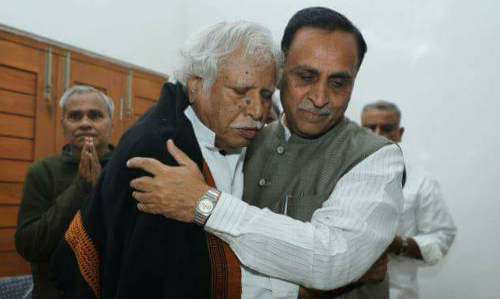 कांग्रेस महासचिव मधुसूदन मिस्त्री के बेटे की हार्ट अटैक से मौत, सीएम विजय रुपानी पहुंचे