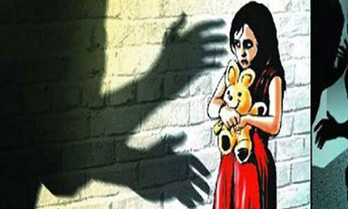 सुल्तानपुर : 3 वर्ष की मासूम बच्ची के साथ हैवानियत, अस्पताल में भर्ती, आरोपी को परिजनों ने पकड़कर पुलिस के हवाले किया सुल्तानपुर : 3 वर्ष की मासूम बच्ची के साथ हैवानियत, अस्पताल में भर्ती, आरोपी को परिजनों ने पकड़कर पुलिस के हवाले किया