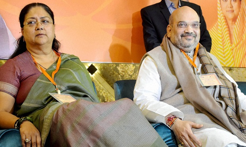 वसुंधरा की कुर्सी को खतरा बरकरार, अमित शाह के सिग्नल का इंतजार! वसुंधरा की कुर्सी को खतरा बरकरार, अमित शाह के सिग्नल का इंतजार!