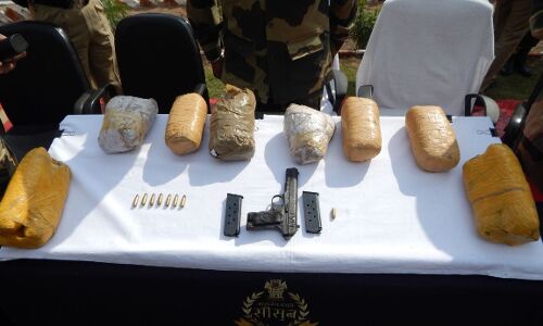 पंजाब बार्डर पर गोली बारी, पाकिस्तानी तस्कर समेत बीएसएफ़ ने पकड़ी 45 करोड़ की हेरोइन पंजाब बार्डर पर गोली बारी, पाकिस्तानी तस्कर समेत बीएसएफ़ ने पकड़ी 45 करोड़ की हेरोइन