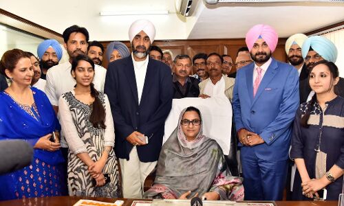 रजिया सुल्ताना ने राज्य मंत्री के तौर पर कार्यभार संभाला