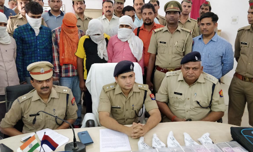 एटा पुलिस का बड़ा खुलासा, पांच लुटेरों से 45 लाख पचास हजार नकद बरामद, लूट में प्रयुक्त बुलेरो भी बरामद एटा पुलिस का बड़ा खुलासा, पांच लुटेरों से 45 लाख पचास हजार नकद बरामद, लूट में प्रयुक्त बुलेरो भी बरामद