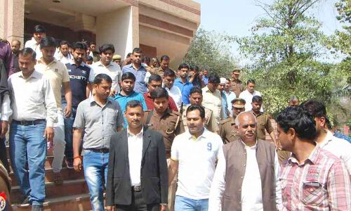 दबंगों ने की युवक की पीट पीट कर हत्या, पुलिस ने मुलायम सिंह के समधी विधायक हरिओम किये गिरफ्तार