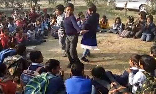गजब का है ये स्कूल, डांस करते हुए बच्चे सुना रहे हैं 2 का पहाड़ा, वीडियो हुआ वायरल