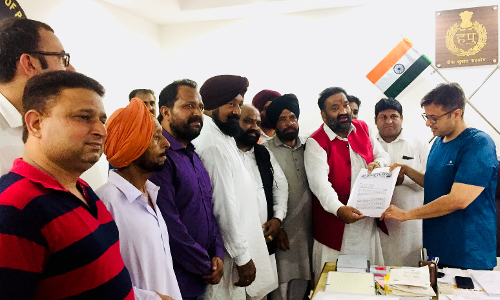 मुझे जिन्दा जलाने की धमकी देने व मेरा हश्र इंदिरा गाँधी की तरह करने वालों को एसपी जेल में डालें – वीरेश शांडिल्य मुझे जिन्दा जलाने की धमकी देने व मेरा हश्र इंदिरा गाँधी की तरह करने वालों को एसपी जेल में डालें – वीरेश शांडिल्य