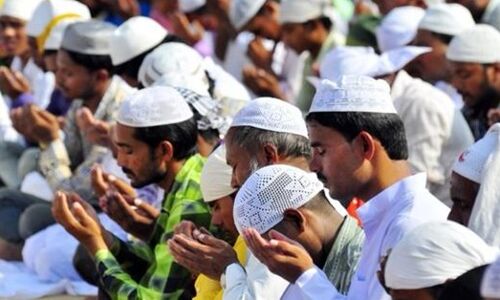 नमाज पढ़ रहे लोंगों को भगाने वाले छह लोंगों को मिली जमानत, आज फिर करेंगे प्रदर्शन नमाज पढ़ रहे लोंगों को भगाने वाले छह लोंगों को मिली जमानत, आज फिर करेंगे प्रदर्शन