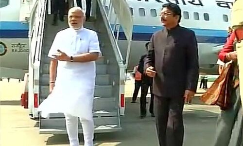 जयललिता को श्रद्धांजलि देने के लिए चेन्नई पहुंचे प्रधानमंत्री नरेंद्र मोदी जयललिता को श्रद्धांजलि देने के लिए चेन्नई पहुंचे प्रधानमंत्री नरेंद्र मोदी