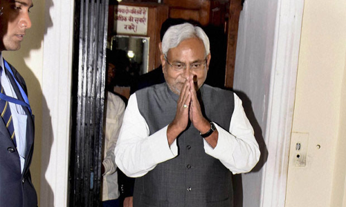 बिहार राजनीति में हलचल तेज, नीतीश की कैबिनेट मीटिंग में तेजस्वी-तेजप्रताप समेत कई मंत्री रहे गायब! बिहार राजनीति में हलचल तेज, नीतीश की कैबिनेट मीटिंग में तेजस्वी-तेजप्रताप समेत कई मंत्री रहे गायब!