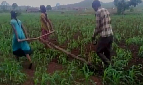 काश ये अंधी बहरी सरकारें इनको देख लें, न तुम्हारी बेटी बचेगी और न ही पढ़ेगी!