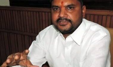 बीजेपी उम्मीदवार खब्बू तिवारी घर में नजरबंद, खब्बू ने लगाया सपा पर आरोप