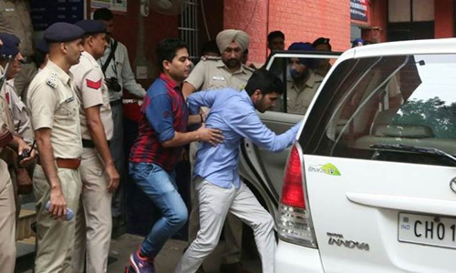 आखिर क्यों चाहिए नियमों को निर्देशों की बैसाखी?