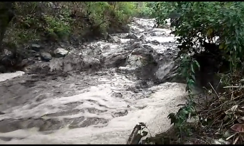उत्तराखंड में मची तबाही, हजारों तीर्थयात्री रास्ते में फंसे उत्तराखंड में मची तबाही, हजारों तीर्थयात्री रास्ते में फंसे