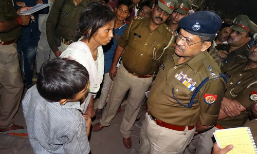 महिला की व्यथा सुन एसएसपी हुए भावुक, और फिर सोच में पड़े आखिर ..? महिला की व्यथा सुन एसएसपी हुए भावुक, और फिर सोच में पड़े आखिर ..?