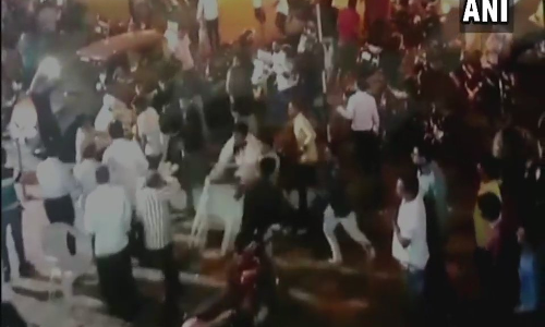 गुजरात में बीजेपी विधायक के दफ्तर में घुसी भीड़, तोड़फोड़ और हंगामा मचाया