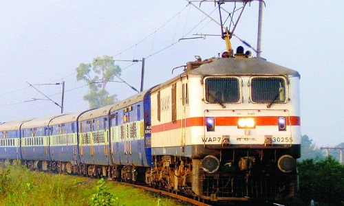 बरेली में तीन लोंगों की ट्रेन से कटकर मौत