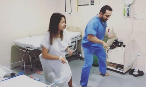 प्रेगनेंट महिलाओं के साथ ये डाक्टर करता है ऐसा काम, वीडियो हुआ वायरल प्रेगनेंट महिलाओं के साथ ये डाक्टर करता है ऐसा काम, वीडियो हुआ वायरल