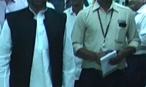 अखिलेश सरकार में फर्जी राज्यमंत्री बनकर ठगने वाला रिहान गिरफ्तार!