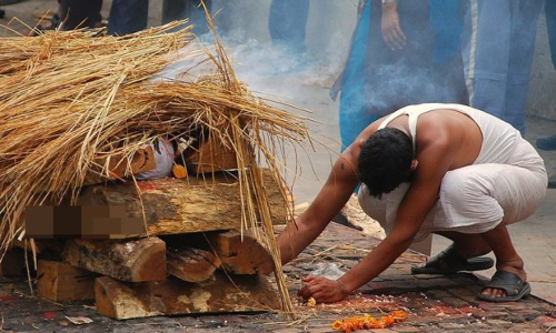 गुजरात में दलित की शवयात्रा को नहीं निकलने दिया, मृतका के बेटे को पीटा