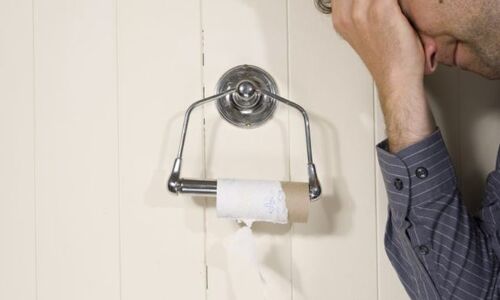 बाथरूम में बैठे खेलते रहे मोवाइल पर गेम, लेकिन देखा तो यह अंग शरीर से बाहर था, और फिर.....?