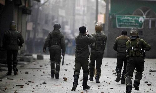 बांडीपुरा में तलाशी अभियान के दौरान सुरक्षाबलों पर पथराव, आतंकी फरार