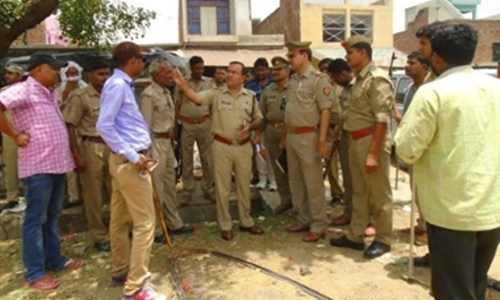 बीजेपी के कैविनेट मंत्री के रिश्तेदार ने कस्बा में सरेआम चलाई गोलियां, मच गया हडकम्प