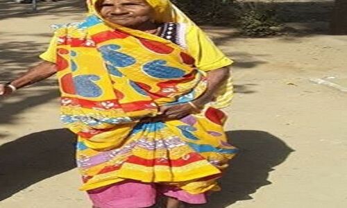 यूपी चुनाव LIVE : झांसी की 90 वर्षीय मनाभाई और बांदा की 96 वर्षीय डुली मतदाताओं के लिए बनी मिसाल यूपी चुनाव LIVE : झांसी की 90 वर्षीय मनाभाई और बांदा की 96 वर्षीय डुली मतदाताओं के लिए बनी मिसाल