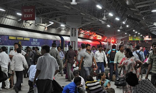 मिलिए उस महिला से जिसकी आवाज पिछले 20 से सुनकर चुपचाप बैठ जाते है!