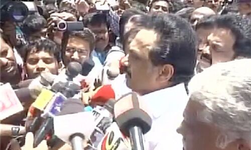 तमिलनाडु: विधानसभा से बाहर निकाले गए DMK विधायक, लिया गया हिरासत में तमिलनाडु: विधानसभा से बाहर निकाले गए DMK विधायक, लिया गया हिरासत में