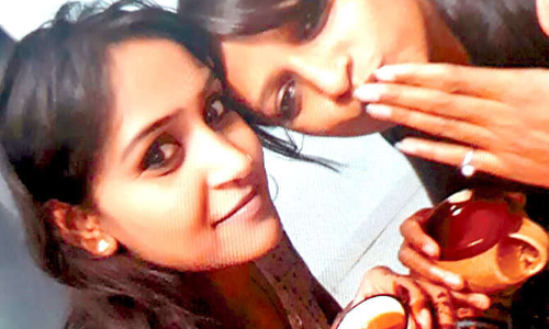 सावधान! ये है, मौत से पहले ली आखिरी सेल्फी - फिर कोल्ड ड्रिंक्स में जहर मिलाकर पिया! सावधान! ये है, मौत से पहले ली आखिरी सेल्फी - फिर कोल्ड ड्रिंक्स में जहर मिलाकर पिया!