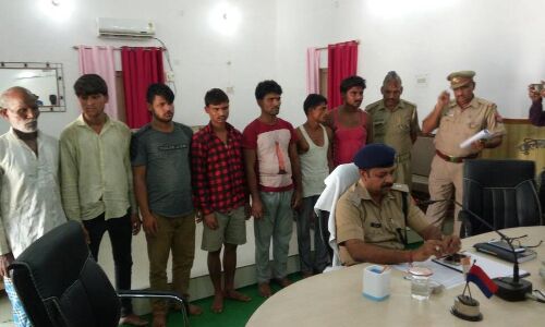 एटा पुलिस द्वारा चैकिंग में मुठभेड़ के दौरान 7 शातिर अन्तर्जनपदीय पशु चोर गिरफ्तार एटा पुलिस द्वारा चैकिंग में मुठभेड़ के दौरान 7 शातिर अन्तर्जनपदीय पशु चोर गिरफ्तार