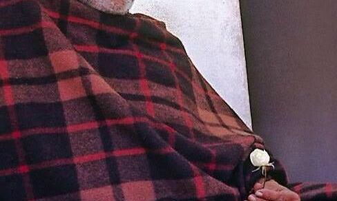 बाबा ने दिया एक फूल, और हो गया चमत्कार!