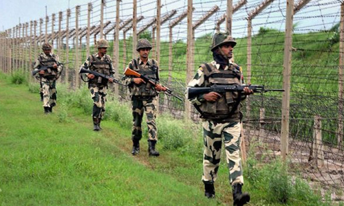 मणिपुर में बीएसएफ मुख्यालय के बाहर IED विस्फोट, BSF के दो जवान शहीद मणिपुर में बीएसएफ मुख्यालय के बाहर IED विस्फोट, BSF के दो जवान शहीद