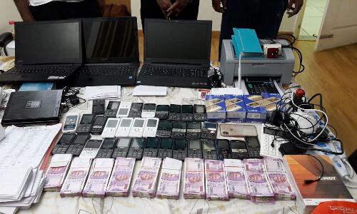 यूपी STF ने नॉएडा में किया IPL पर चला रहे सट्टावाजों का भंडाफोड़, तीन आरोपियों समेत 21 लाख नकदी बरामद