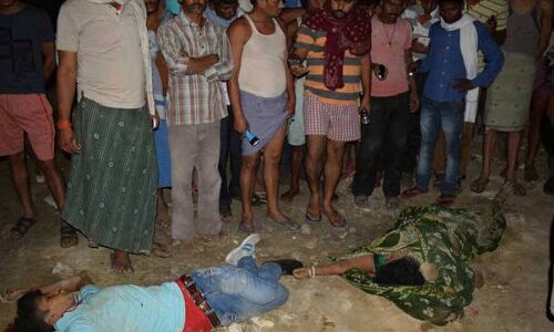 हादसा: ट्रेन से उतरकर पटरी पार करते समय मालगाड़ी से आठ लोग कटे