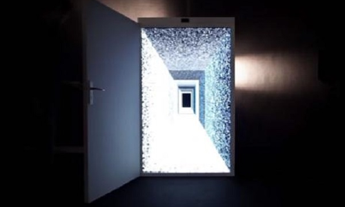 VIDEO: ये है दुनिया का अनोखा दरवाजा, जो लोगों को पहुंचा देता है दूसरी दुनिया में VIDEO: ये है दुनिया का अनोखा दरवाजा, जो लोगों को पहुंचा देता है दूसरी दुनिया में