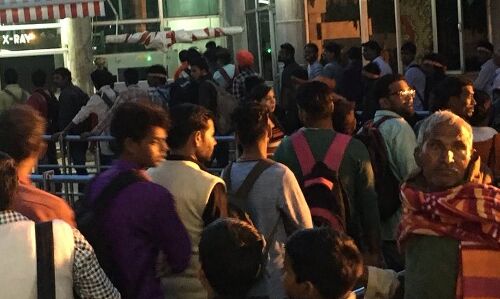 नवरात्रि की नौवें दिन मंदिरों में उमड़ी भीड़, कटरा में माँ के दरवार में पहुंचे श्रद्धालु नवरात्रि की नौवें दिन मंदिरों में उमड़ी भीड़, कटरा में माँ के दरवार में पहुंचे श्रद्धालु