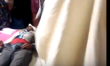 पीलीभीत में फल विक्रेता ने आर्थिक तंगी के चलते अपने घर में फांसी लगाकर की आत्महत्या पीलीभीत में फल विक्रेता ने आर्थिक तंगी के चलते अपने घर में फांसी लगाकर की आत्महत्या