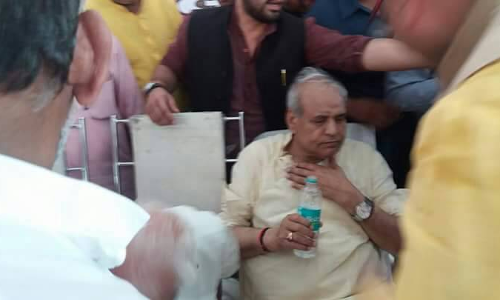 मोदी सरकार की उपलब्धि गिनाते गिनाते मंत्री हुए बेहोश!