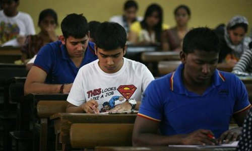 युवा को बड़ा झटका: यूपीएससी देने वाले दस लाख छात्रों के लिए ख़ुशख़बरी, सीटों की संख्या घटी